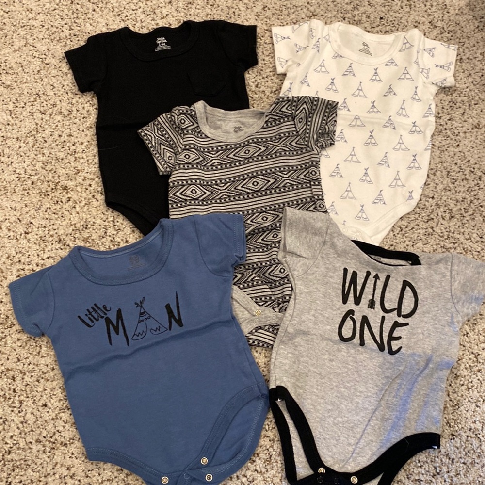 Like New Yoga Sprout Onesies - 6/9 month